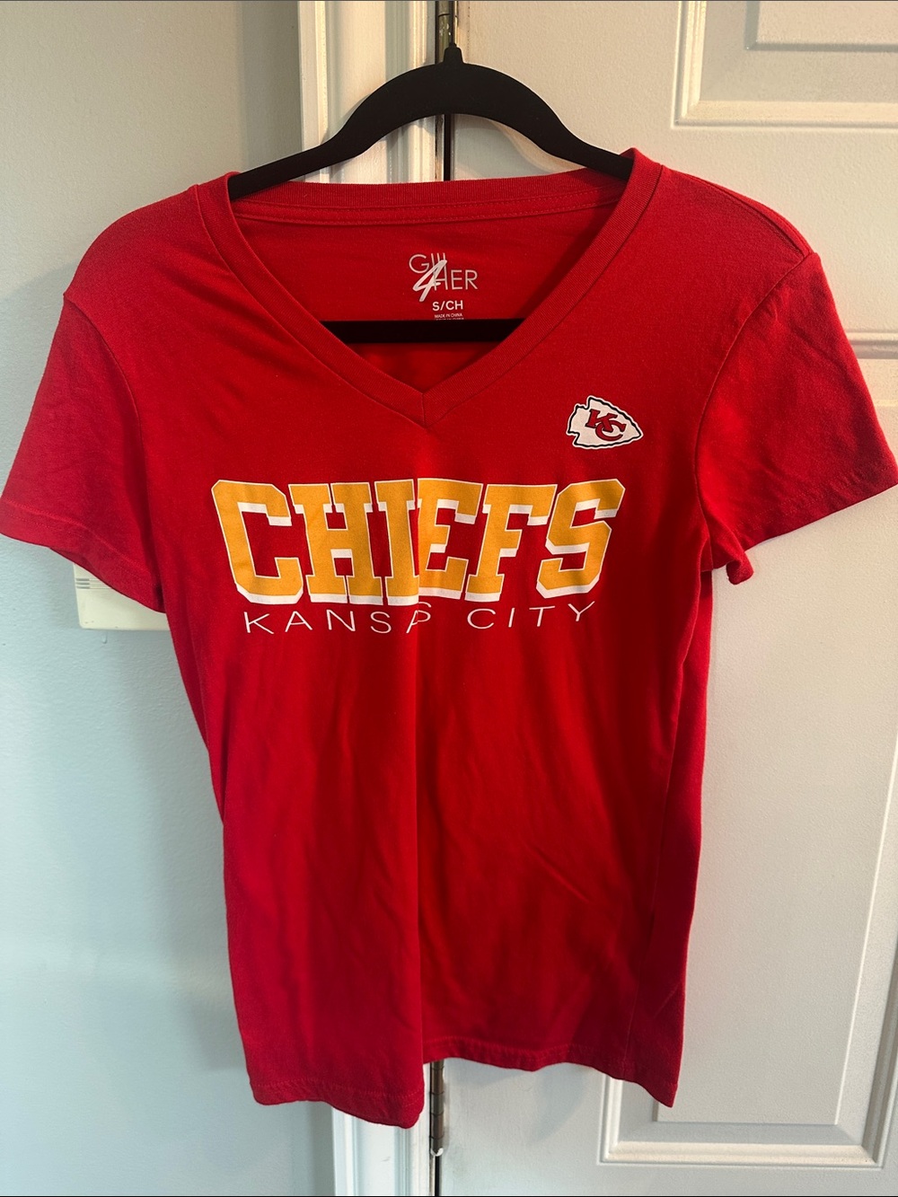 Women’s Red Chiefs Kansas City V-Neck Tee